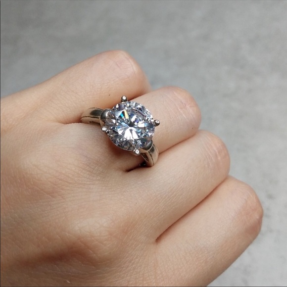 925 Large Silver Faux Diamond Engagement Ring Sz 8 - Picture 2 of 8